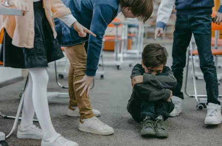 В Казахстане вводят штрафы для родителей за проступки детей в школах